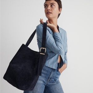 Madewell The Essential Bucket Tote in Suede